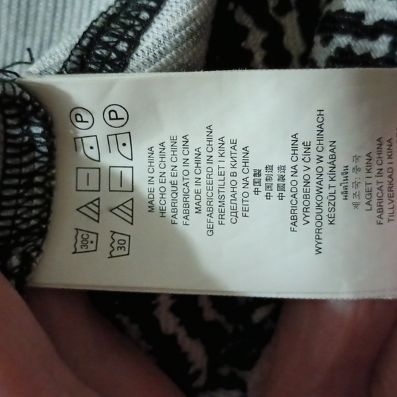 Michael Kors BLK/White Wave Pattern Leggings - Picture 5 of 5